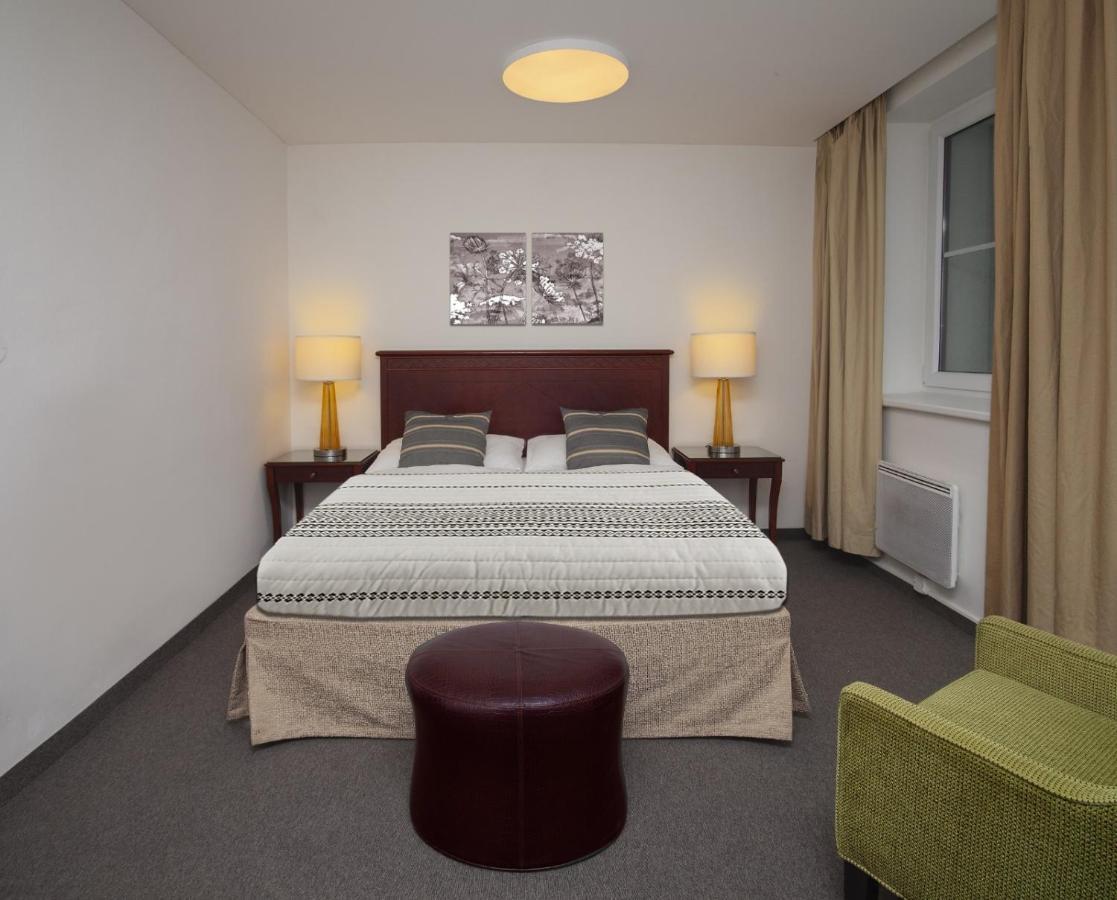 Hotel Petrovy Kameny Карлова-Студанка Экстерьер фото