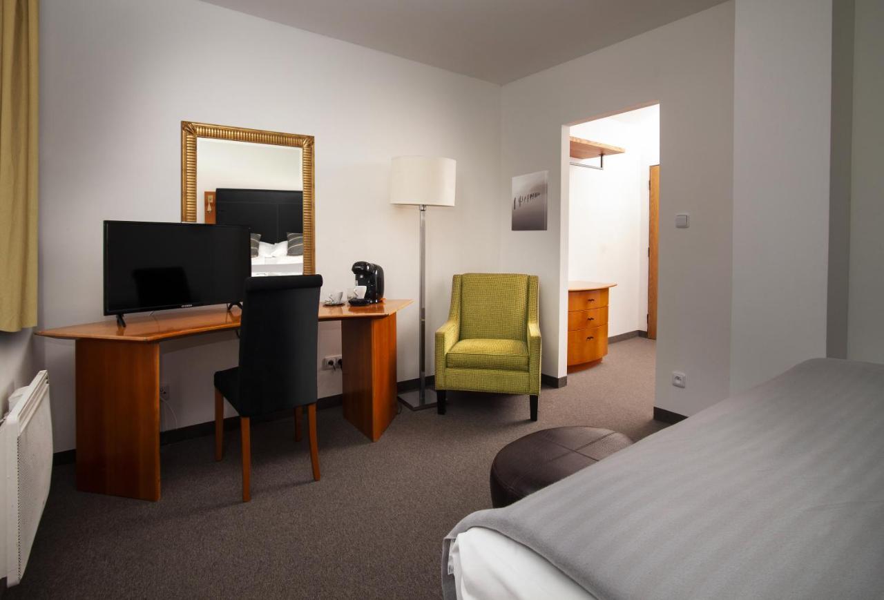 Hotel Petrovy Kameny Карлова-Студанка Экстерьер фото