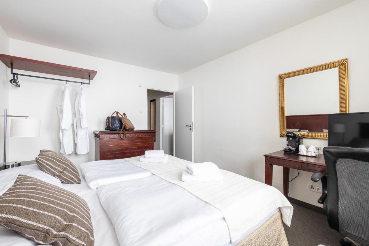 Hotel Petrovy Kameny Карлова-Студанка Экстерьер фото
