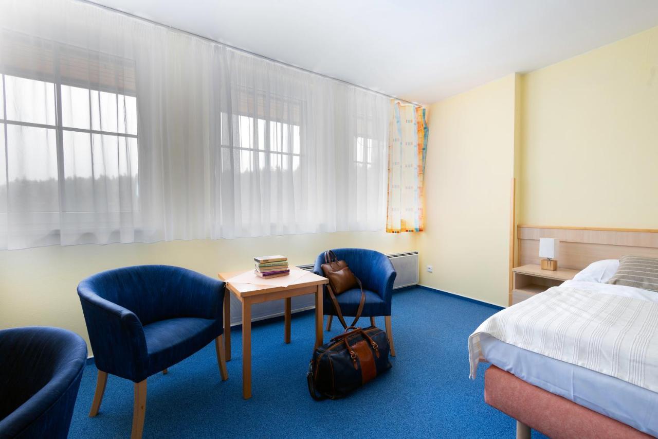 Hotel Petrovy Kameny Карлова-Студанка Экстерьер фото