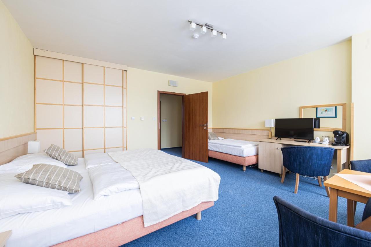 Hotel Petrovy Kameny Карлова-Студанка Экстерьер фото
